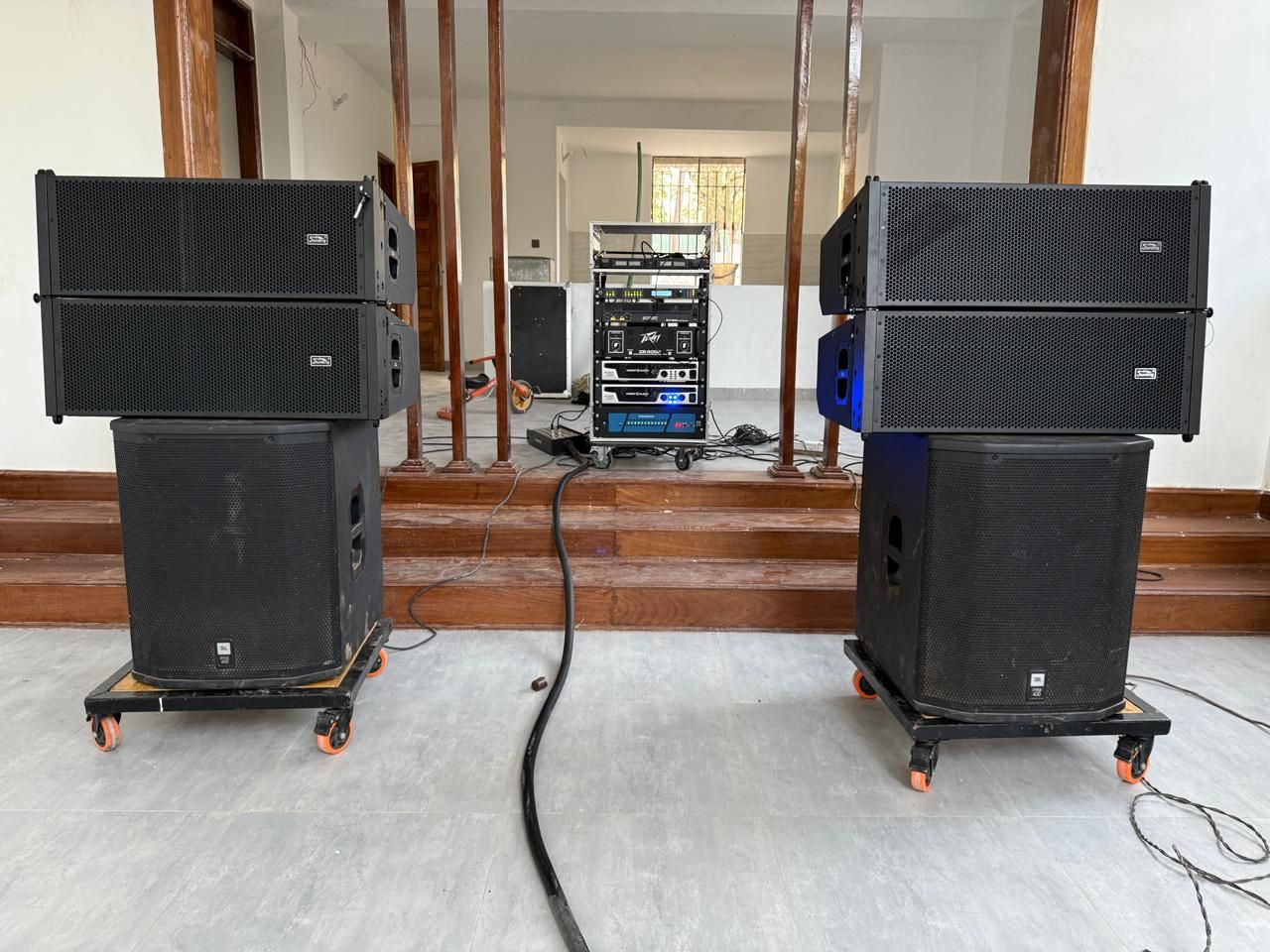 Line arrays and subwoofers on stands